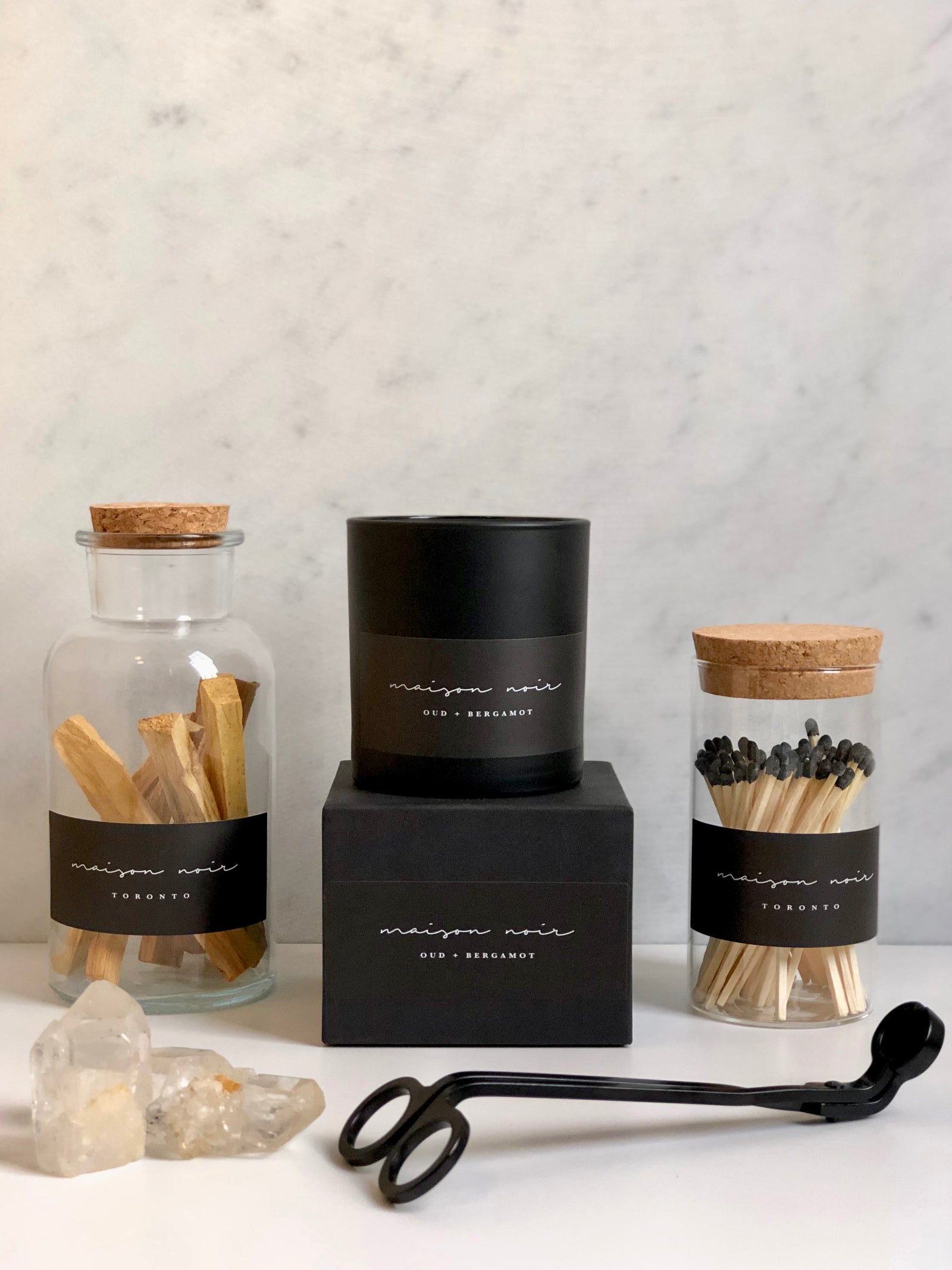 maison grove tobacco and bergamot 12.6oz Colored Vase Glass with Dustcover Candle Yellow Tobacco + Bergamot A robust blend of tobacco and bergamot with hints of sweet OUD + BERGAMOT CANDLE 